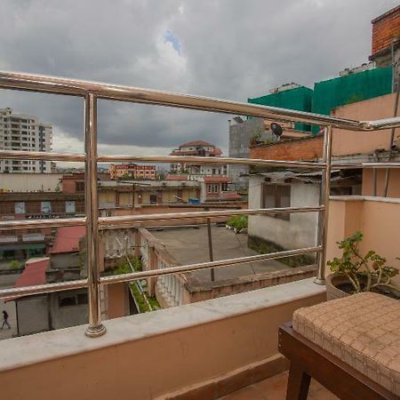 Kathmandu Embassy Hotel Екстер'єр фото