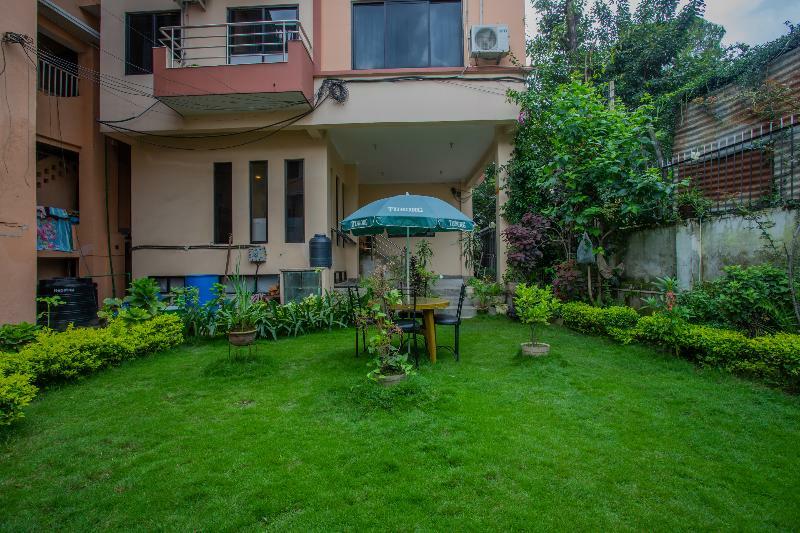 Kathmandu Embassy Hotel Екстер'єр фото
